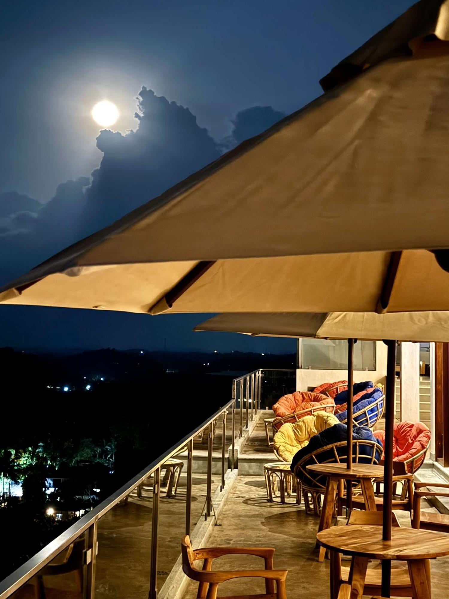 Coastline Mirissa Boutique Hotel And Spa Exterior photo